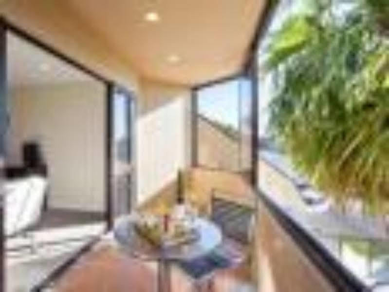 Airport Kiwi Hotel